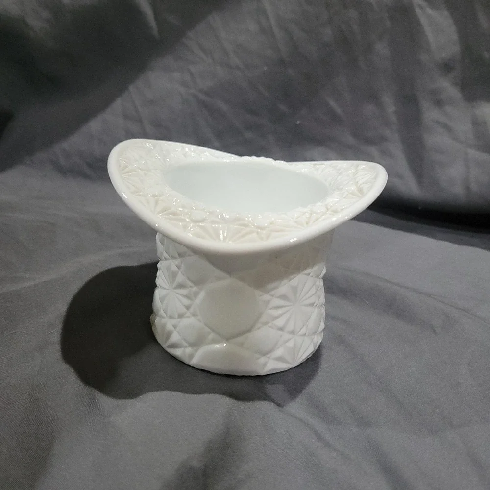 VTG Fenton Milk Glass Top Hat Daisy & Button Cigarette Holder 4 5/8" x 3 1/2" H